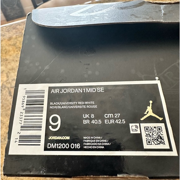 Air Jordan 1 MID SE Black/University Red-White (Size 9) - Picture 6 of 7